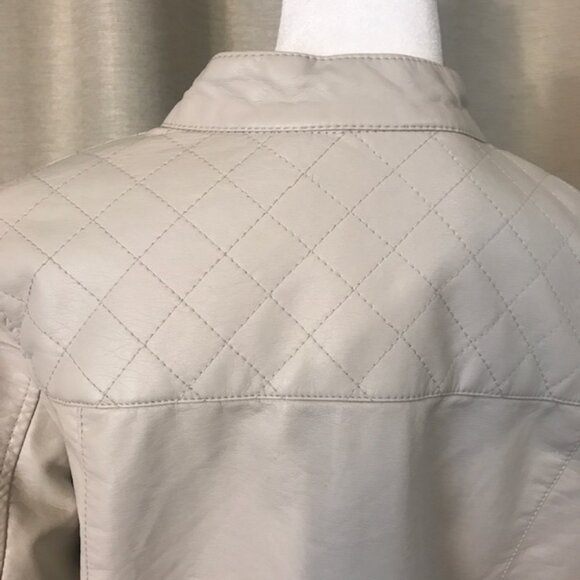 Chic Jacket in Neutral Crème Color by Apt 9 - Picture 4 of 6